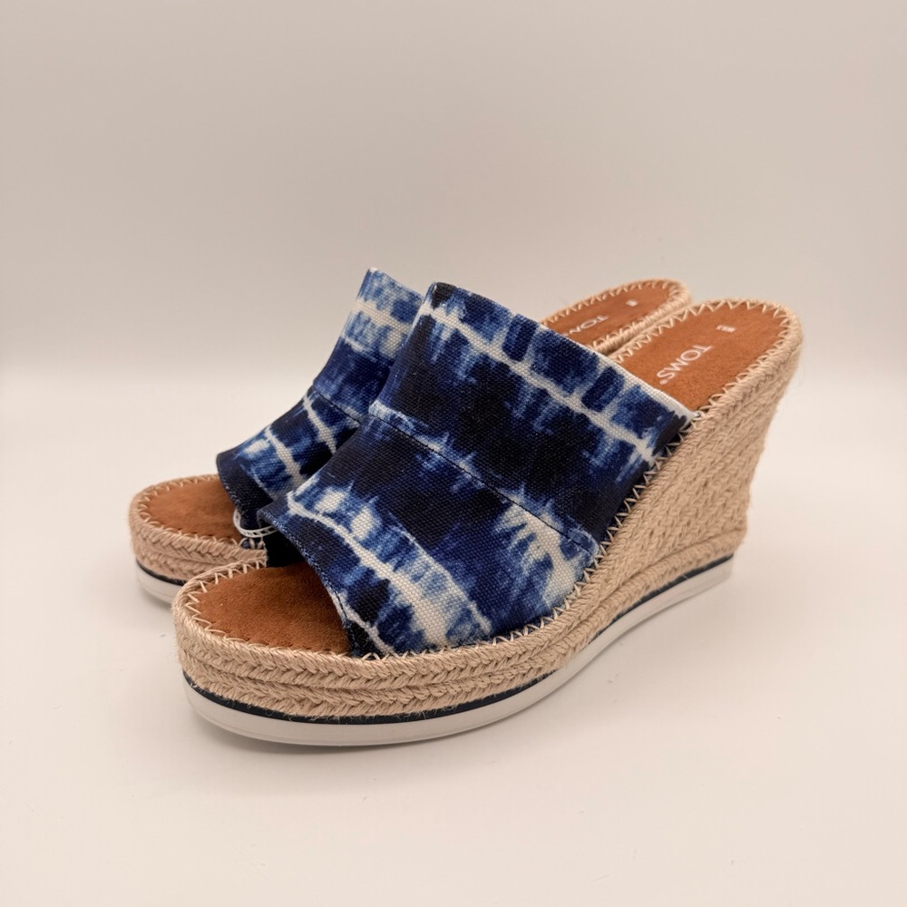 TOMS NWOT Blue Tie Dye Wedge Espadrille Slide Sandals Women’s Size 9.5